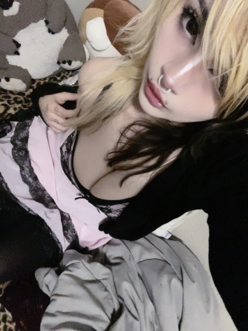 dumbmalewife's tweet image. Before &amp;lt; after 

40 lb weight loss =_= same outfit #weightloss #edtwt