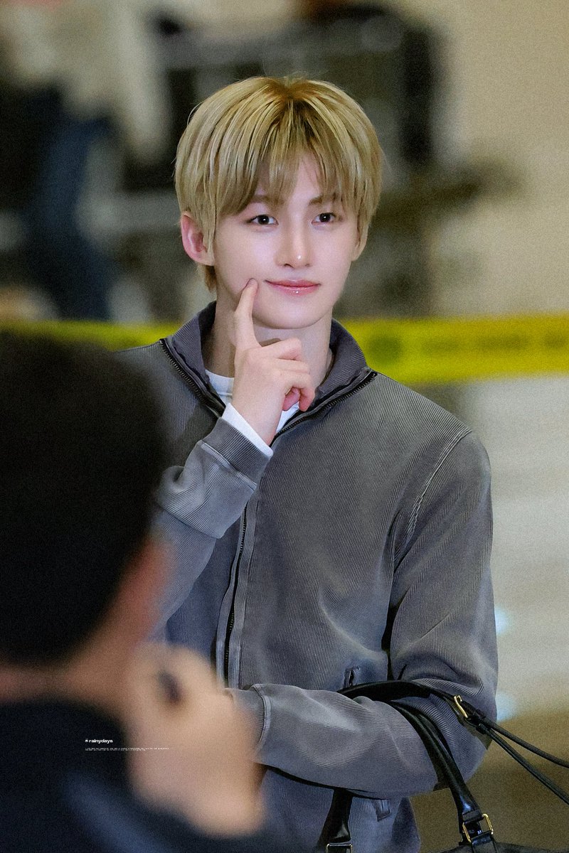 𝐑𝐚𝐢𝐧𝐲𝐝𝐚𝐲𝐬. tweet media