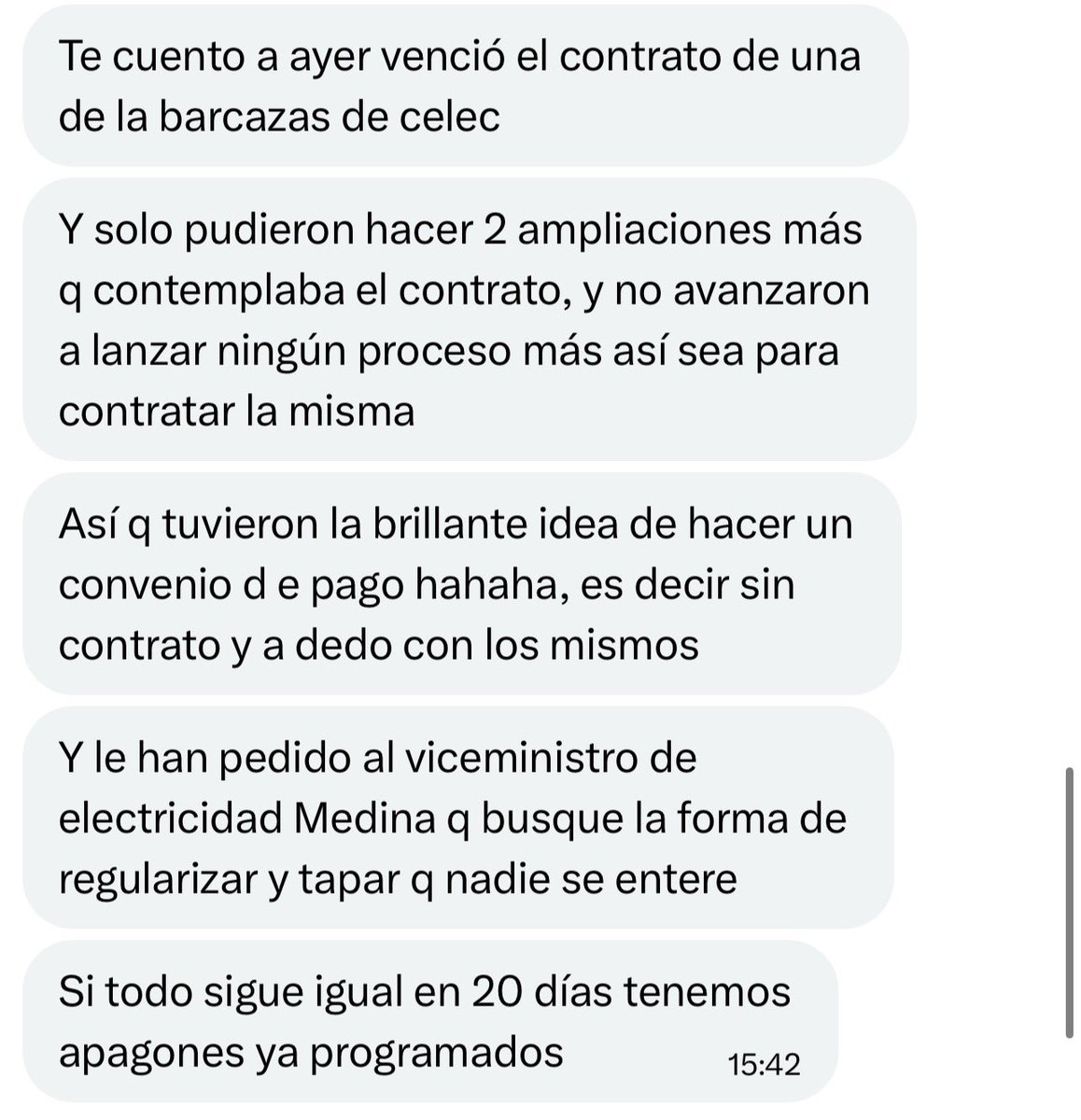 CentralNewsEC's tweet photo. 🚨 Según una fuente de @CELEC_EC, venció el contrato de una barcaza y no se han lanzado nuevos procesos.
👉🏻 Buscan pago “a dedo” mientras gerente de Elecaustro se niega por ley.
👉🏻 Si no actúan, en 20 días habrá apagones: déficit 1000 MW, Colombia solo puede vender 400 MW. https://t.co/NVA73f1T35
