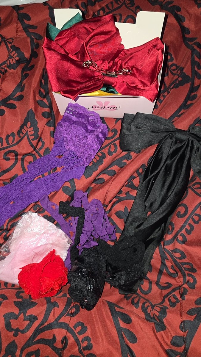 Thank you A for the gifts!! 
Love me some little pre exxxotica goodies 🎁💝

If you go to Exxxotica let me know your name so I know its you and we can get some photos and talk time! 💋