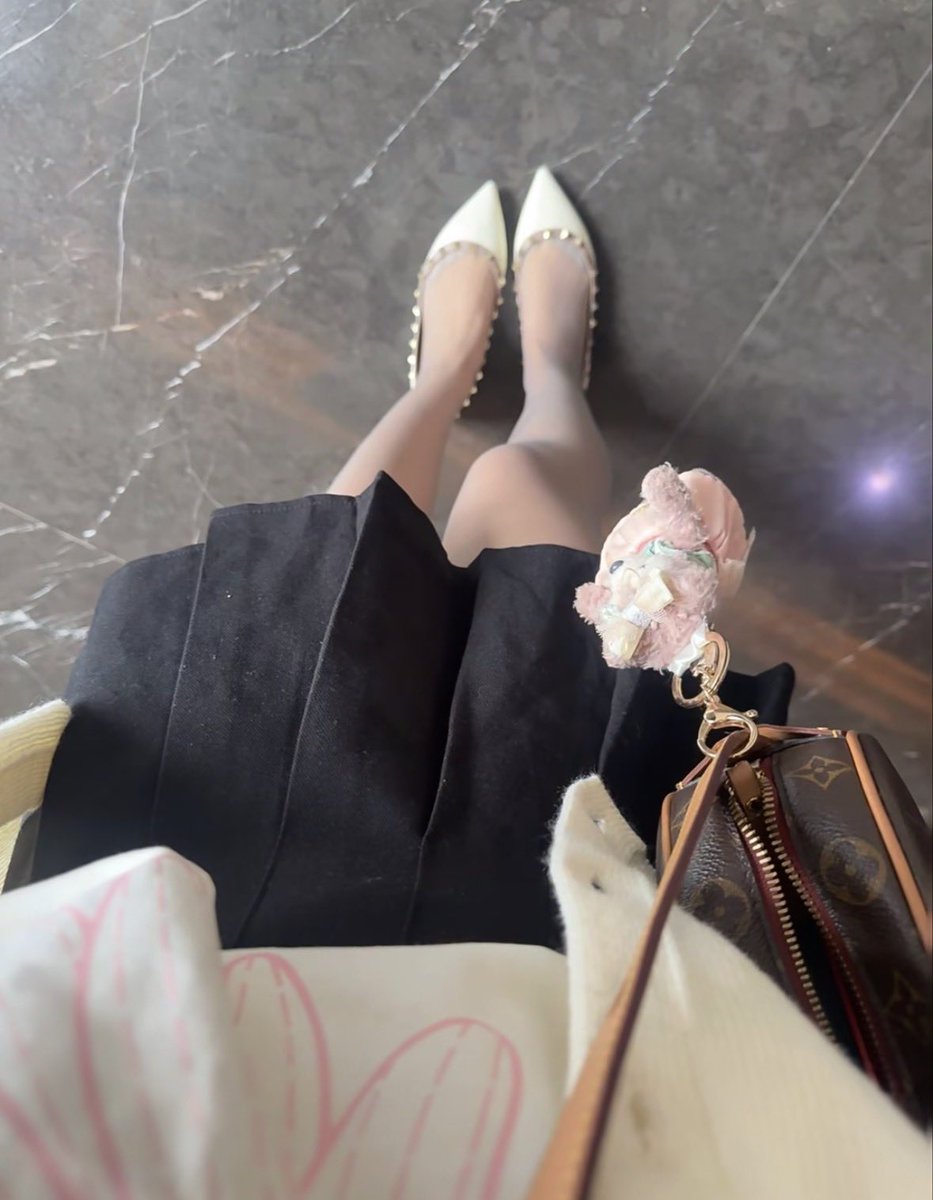 穿不了高跟鞋 tweet media