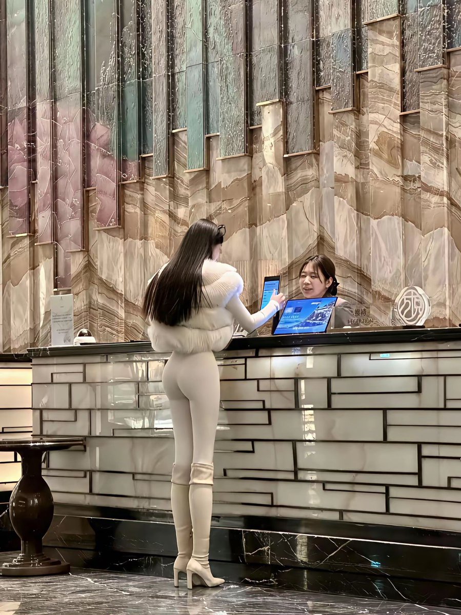 穿不了高跟鞋 tweet media