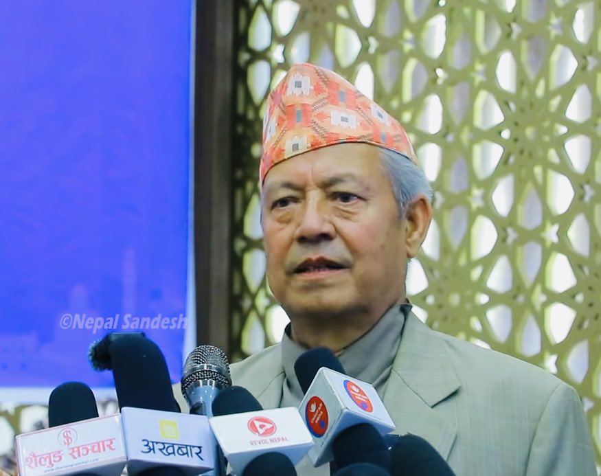 AasthaNepal7's tweet photo. "दल कुन बेला बिक्छ भन्ने ठेगान नहुने देशमा, नेताले कुन बेला गद्दारी गर्छ भन्ने देशमा, उनीहरूले देश नै नबेच्ला भन्न सकिन्न । तर, राजाले भने देश कहिल्यै पनि बेच्दैन किनभने देश नरहे राजा नै रहँदैन ।" - केशरबहादुर बिष्ट, वरिष्ठ राजनीतिज्ञ https://t.co/34lNa1m3HQ