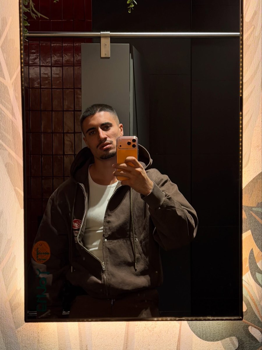 𝐂𝐇𝐑𝐈𝐒. tweet media