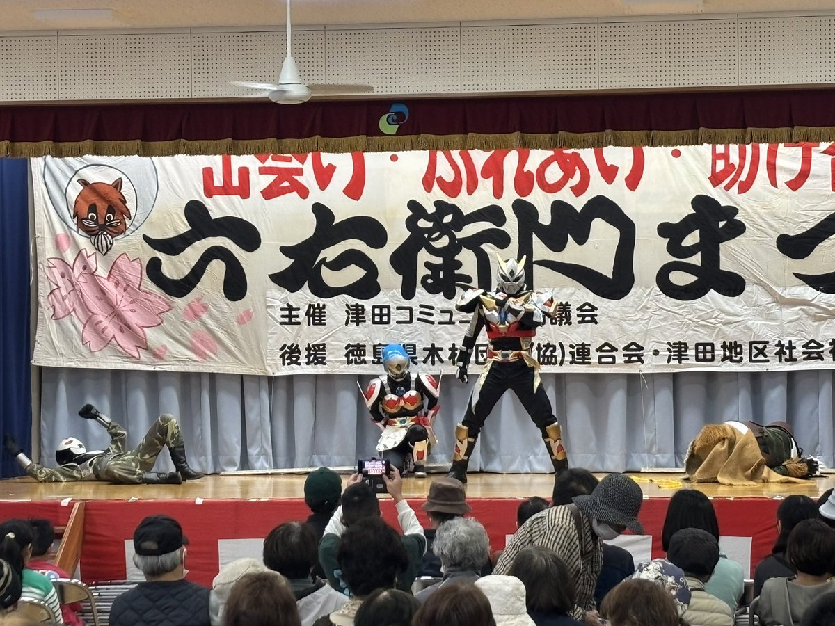 eddy_uzu's tweet photo. 「#六右衛門まつり」パトロール完了だ‼️

戦闘員のウソ泣き作戦に危うく騙されそうになったぜ😅
涙はとっても大切な心のサインだから人を騙すためにウソの涙はダメだぜ‼️
良い子のみんなは大丈夫だよな👍

さぁ次のパトロールに出発だぁっ‼️

#渦戦士エディー
#徳島ご当地ヒーロー https://t.co/qEhHRVX42q