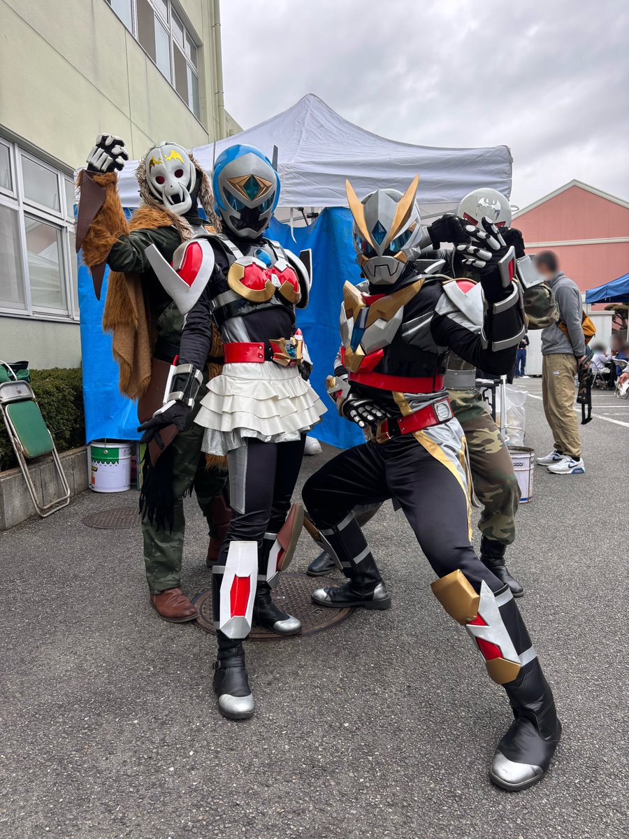 eddy_uzu's tweet photo. 「#六右衛門まつり」パトロール完了だ‼️

戦闘員のウソ泣き作戦に危うく騙されそうになったぜ😅
涙はとっても大切な心のサインだから人を騙すためにウソの涙はダメだぜ‼️
良い子のみんなは大丈夫だよな👍

さぁ次のパトロールに出発だぁっ‼️

#渦戦士エディー
#徳島ご当地ヒーロー https://t.co/qEhHRVX42q