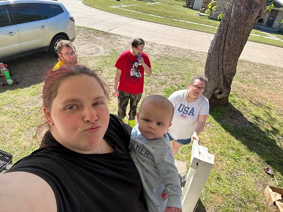 CollaredSubmissiveAsh tweet media