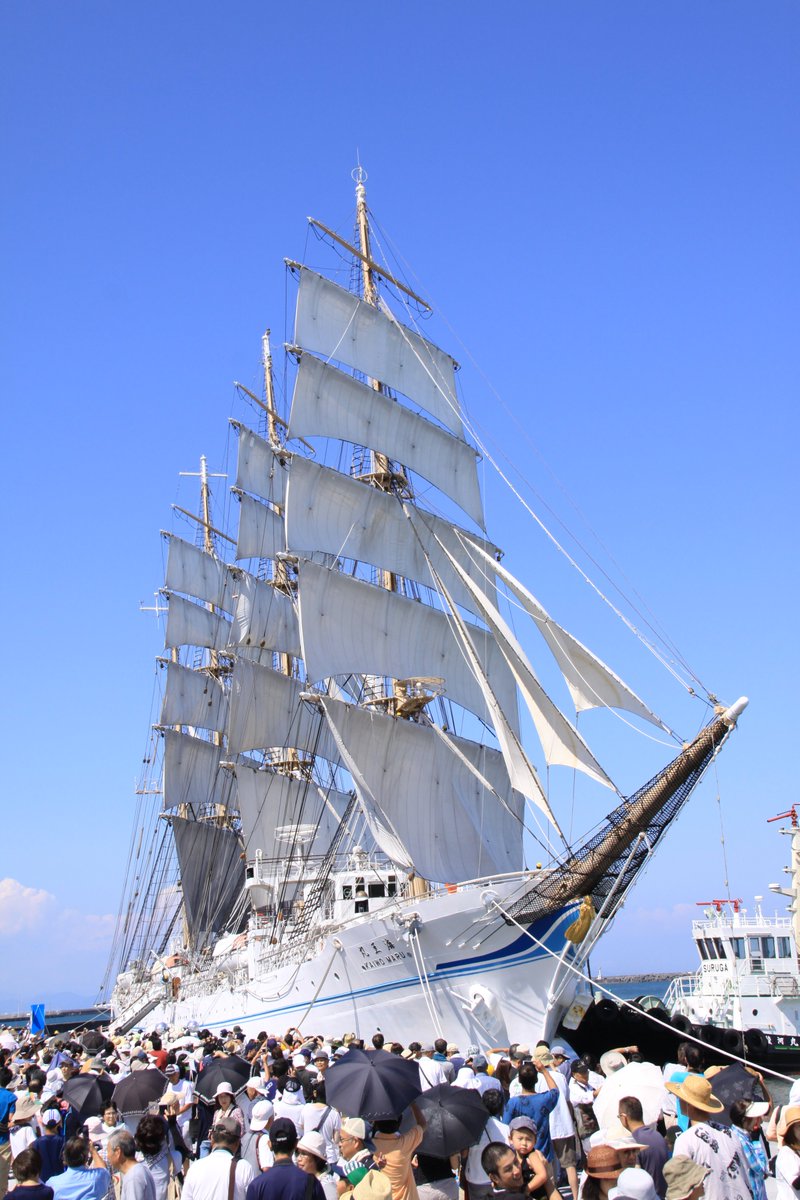@doboku_shizuoka 写真は帆船海王丸ですが、なかなか帆船が帆を張るシーンは観られませんね。2015年に御前崎港で展示してくれました。