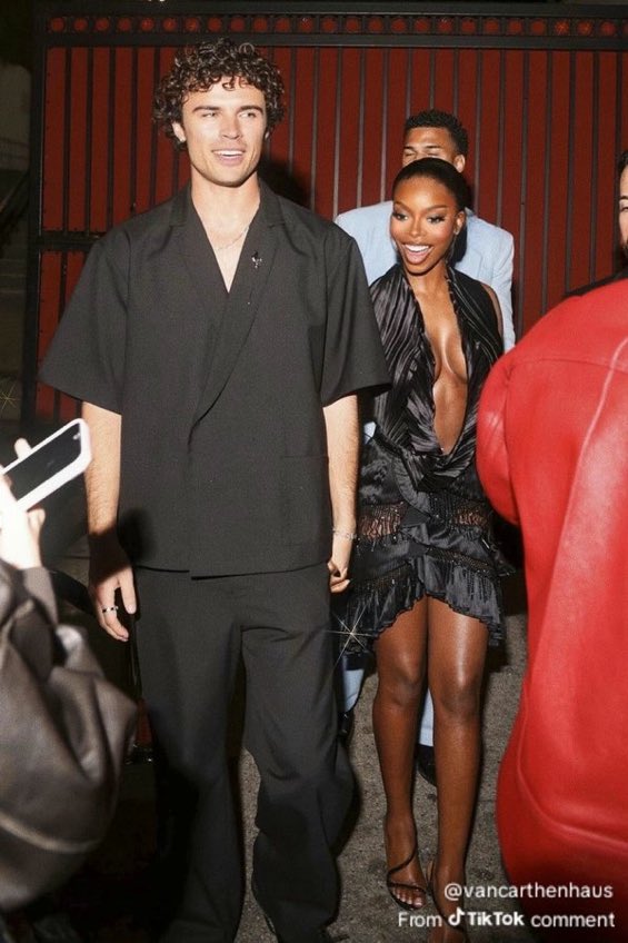 baddie 🖤🖤 tweet media