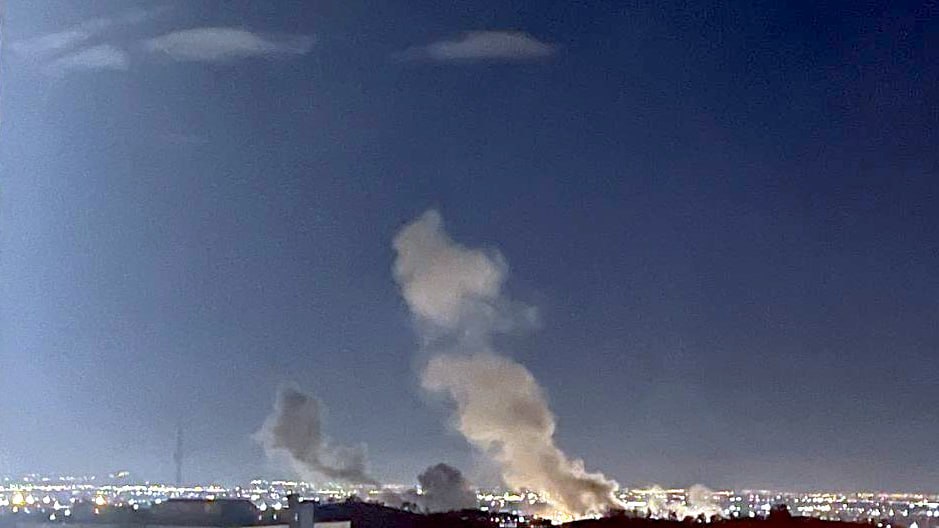 🇺🇸🇮🇱❌🇮🇷‼ — US/Israeli airstrikes were carried out on western Tehran, Iran, earlier tonight.