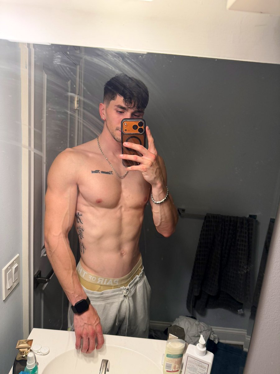 faV 🦈 tweet media