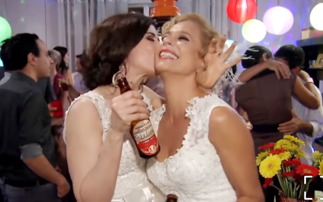 j̶ ̶u̶ ̶l̶ ̶i̶ ̶a̶ = tweet media