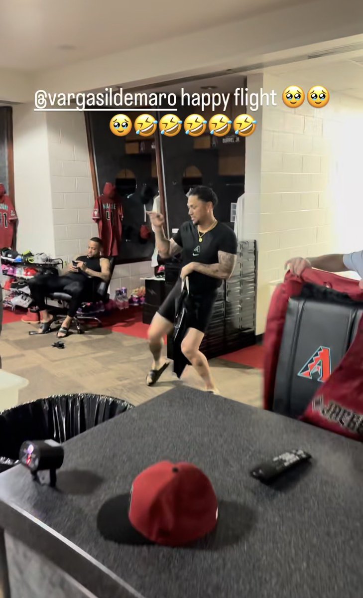 Mack⚾️🏒 tweet media