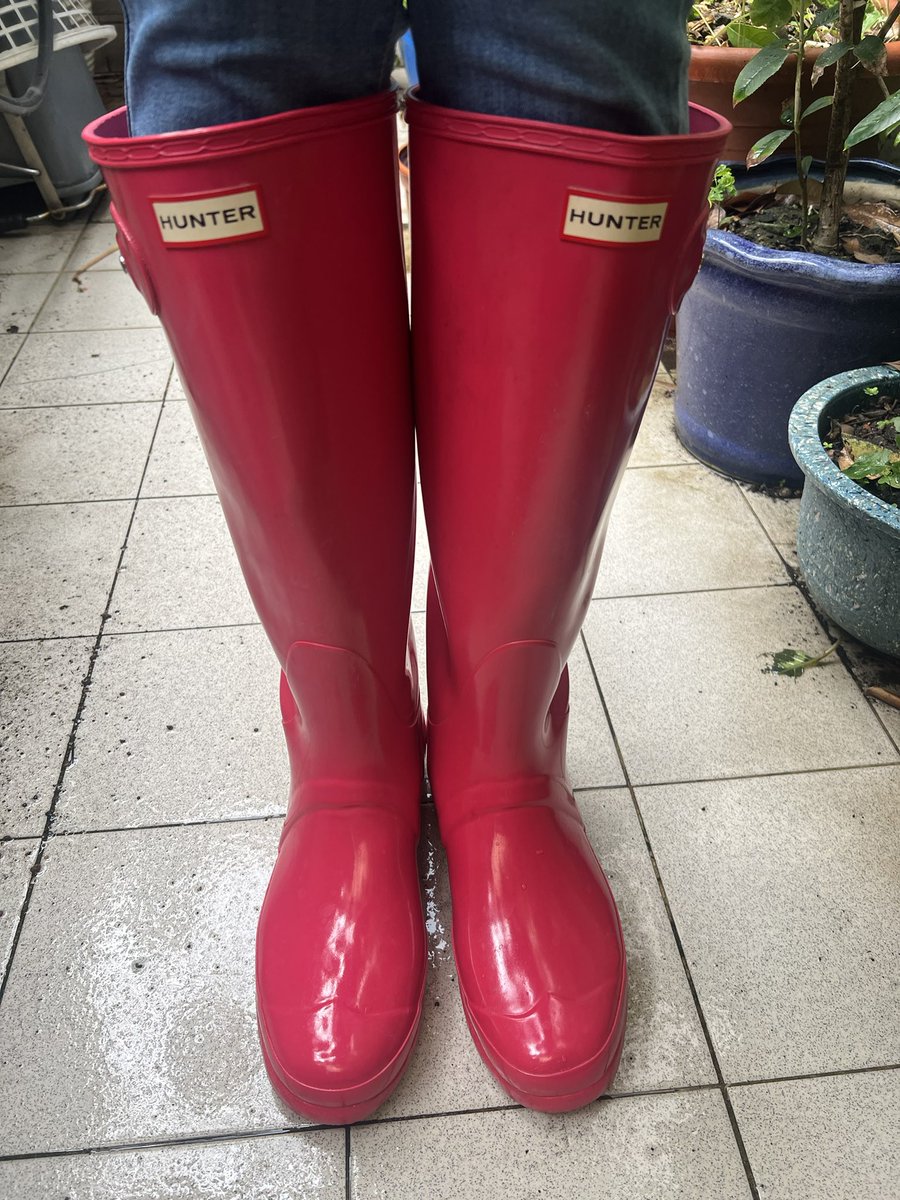 cloud77889900's tweet photo. Good morning, today's rain jeans with hunter rain boots are a good match.🤗😊☔️ https://t.co/PiisWb8X76