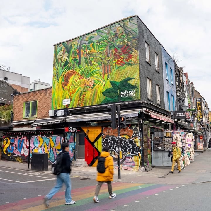 Imagein8's tweet image. This painting recreated by our artists, of the French painter Henri Rousseau’s ‘Surprised!’, painted in 1891. 
📍You can now find him on Jamestown Road, Camden, London NW1 7BY - just a short trip from London Zoo! 
v/ Global Street Art 
#Murals #NationalGallery #Art #StreetArt