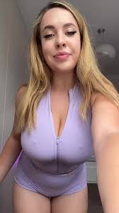 CarinaJoyc9793's tweet image. Me or your food 🌚💦