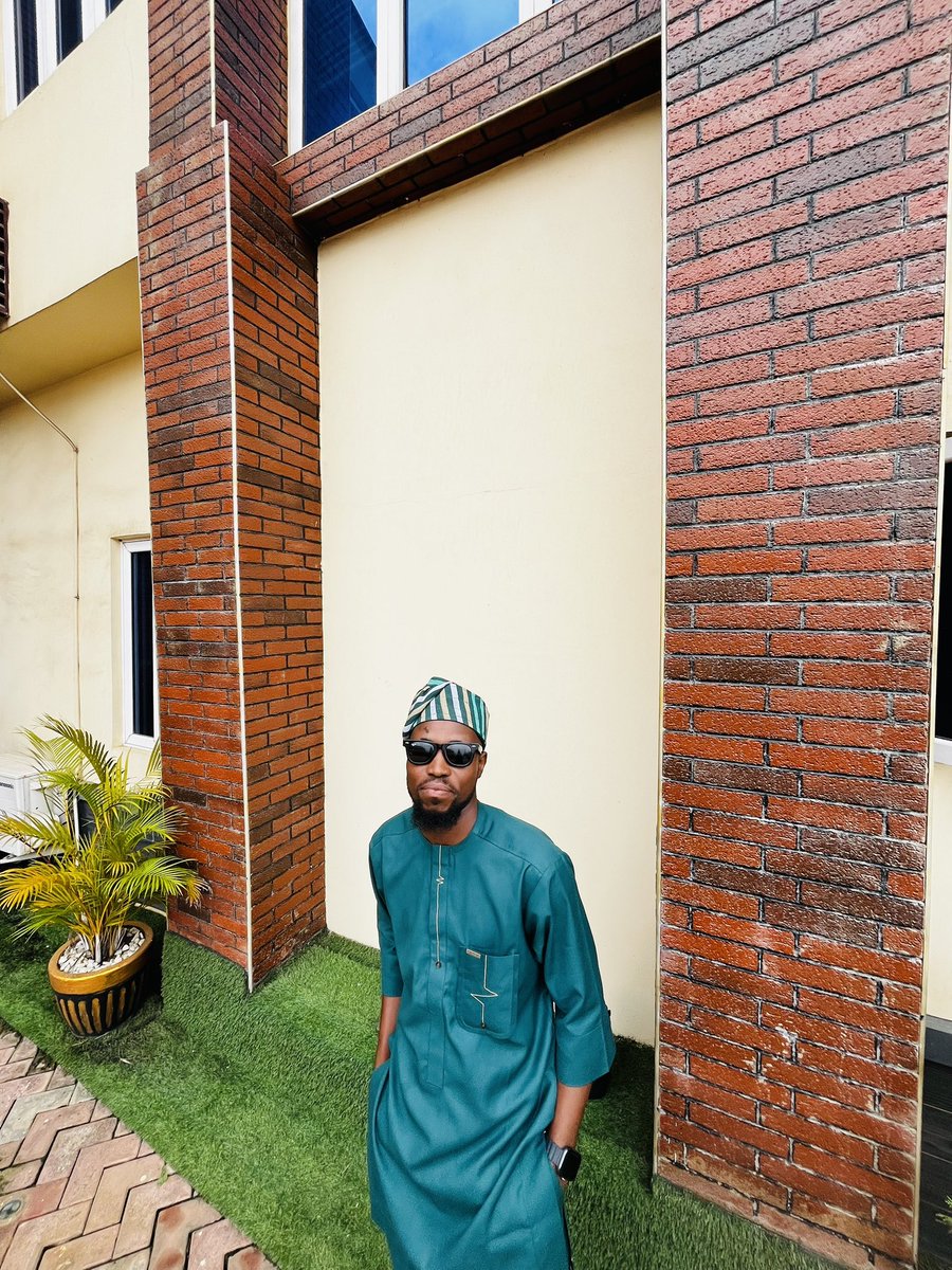 Berry64308642's tweet photo. Wedding guest 🎉#fineboys #owanbe #bellanaijaweddings https://t.co/Y8GeLpSG1J