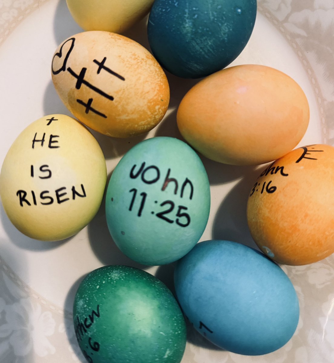 NoahVerrier's tweet photo. Happy Easter!! 
swipe to see my latest oil painting https://t.co/JsYE0nN8Qe