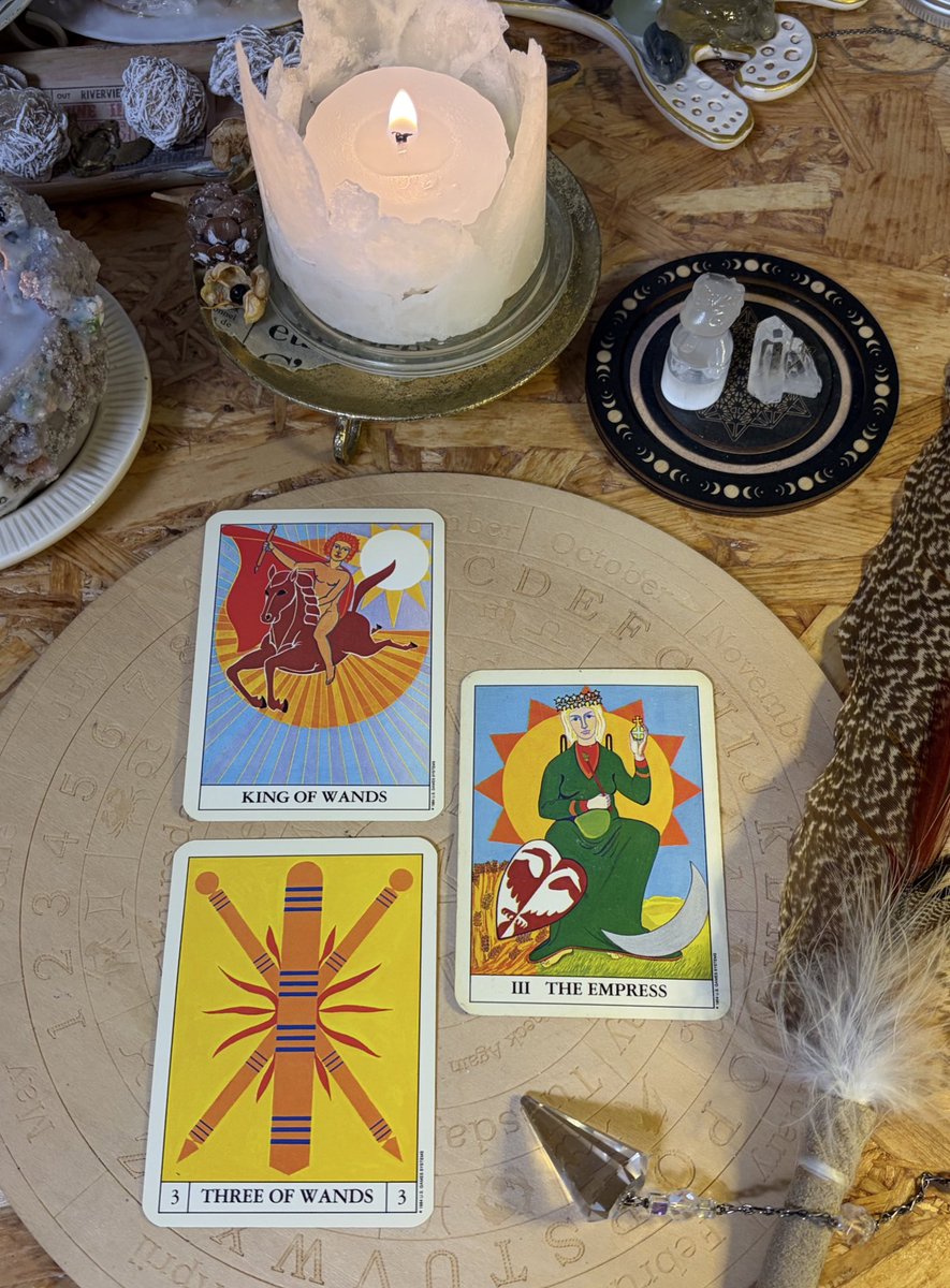 nakou_tarot's tweet image. 2026.4.6 #今日のカード 

寛大な上司が見守る中で大胆に自由に動けるような日。失敗を恐れずとりあえず好きなようにやりなさい！みたいな包容力の元、あなたらしさを発揮出来そう。

キーワード
躊躇わずGO！

#tarot
#tarotmessage