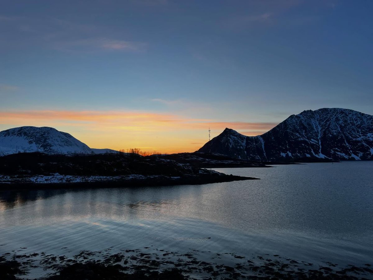 angelsnow1987's tweet image. Nydelig kveld i Bergsfjord 🌇 #Finnmark #iphone13 #view #photooftheday