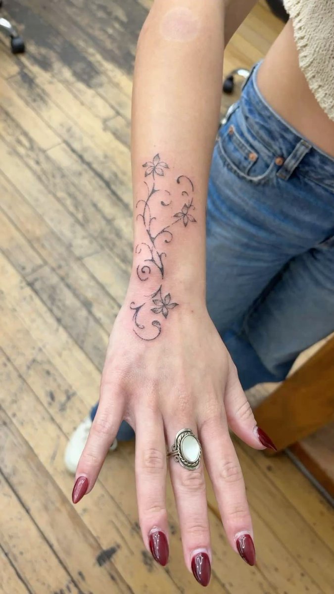 rileyjackets's tweet image. how does pinterest see you ? 🦄🦄🦄

𖦹 pop singer
𖦹 tattoo
𖦹 nails
𖦹 outfit