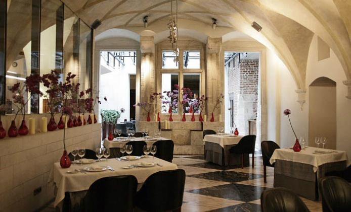 euro_tour's tweet image. ❤️泊まってみたい『🇵🇱ポーランドの #豪華ホテル✨』
➡euro-tour.co.jp/luxury-hotel/p…
クラクフ「ホテル・スターリー」　旧市街の中心部に位置する５つ星ホテルです。旧市街の美しいパノラマビューを望む屋上テラスのバー、レストラン、スパを併設 。#クラクフ #ホテルスターリー #Kraków #HotelStar