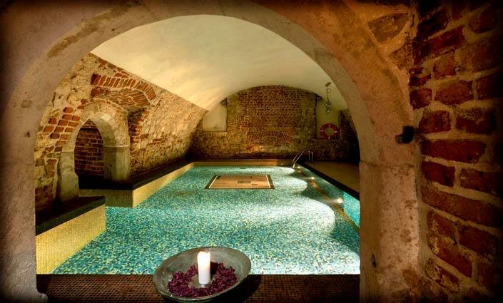 euro_tour's tweet image. ❤️泊まってみたい『🇵🇱ポーランドの #豪華ホテル✨』
➡euro-tour.co.jp/luxury-hotel/p…
クラクフ「ホテル・スターリー」　旧市街の中心部に位置する５つ星ホテルです。旧市街の美しいパノラマビューを望む屋上テラスのバー、レストラン、スパを併設 。#クラクフ #ホテルスターリー #Kraków #HotelStar