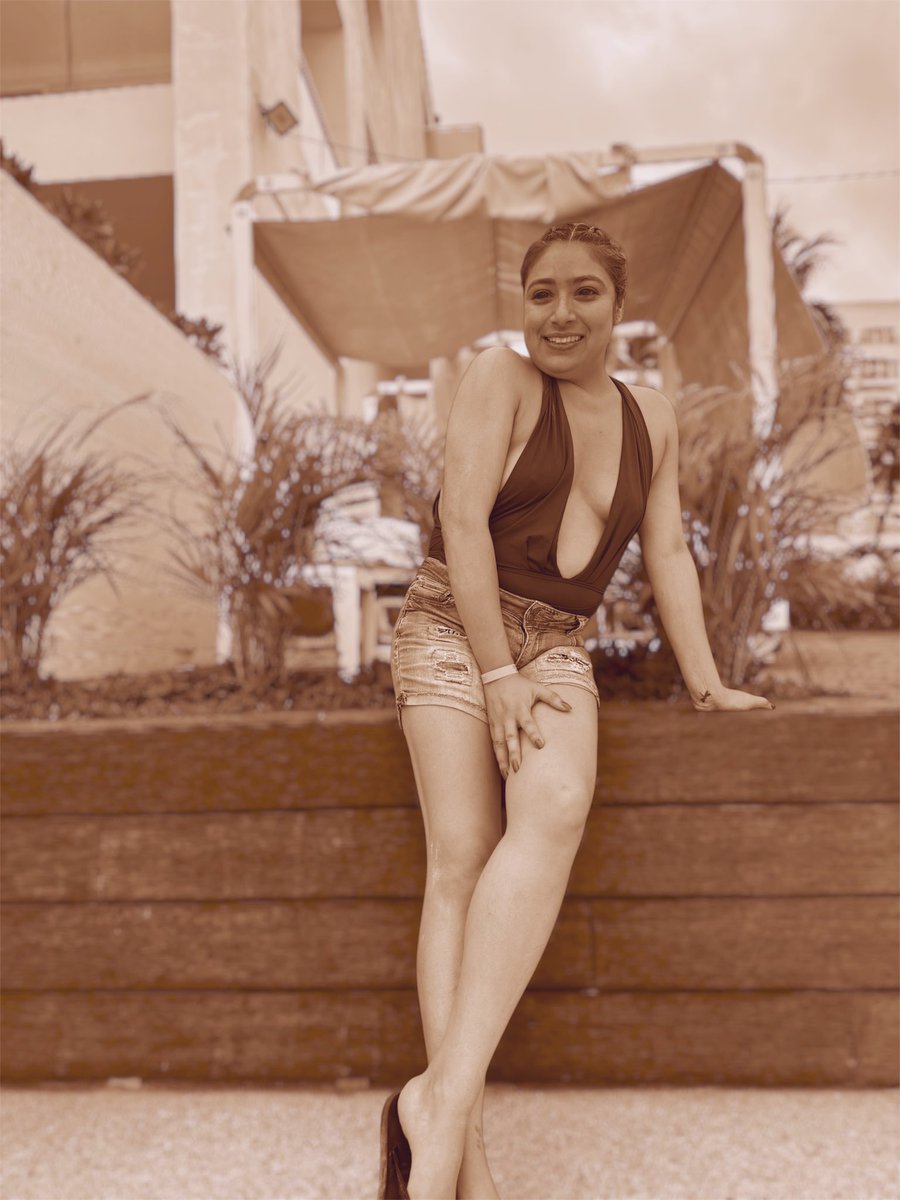 Perfectamente imperfecta las poses y las tomas perfectas van en otra red! Felicidad bajo el sepia del SOL, Arena…buscando&amp;encontrando!