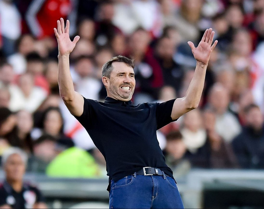 𝙈𝘼𝙓𝙄 tweet media