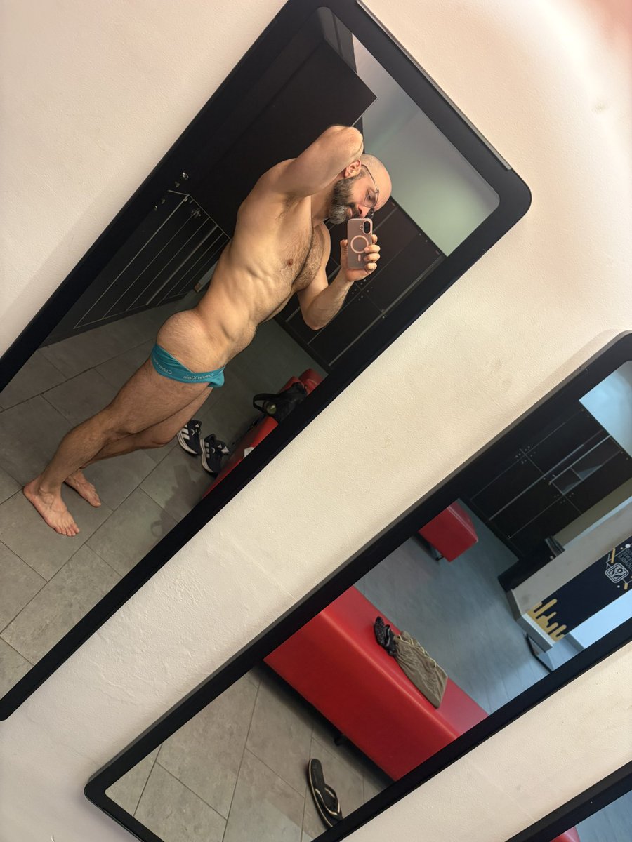 manu_1887's tweet image. #gymtime semanal acabado, no son mis calzoncillos fav pero pa entrenar me valen 😅 buenas noches 😉