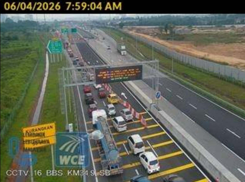 astrotraffic's tweet photo. (6/4/2026 | 8:02AM)
#kltu WCE: It’s congested for 5KM before the Bukit Raja toll plaza towards Shah Alam due to the stalled lorry on the furthest left lane at the toll plaza. https://t.co/sF1Koq7QmR