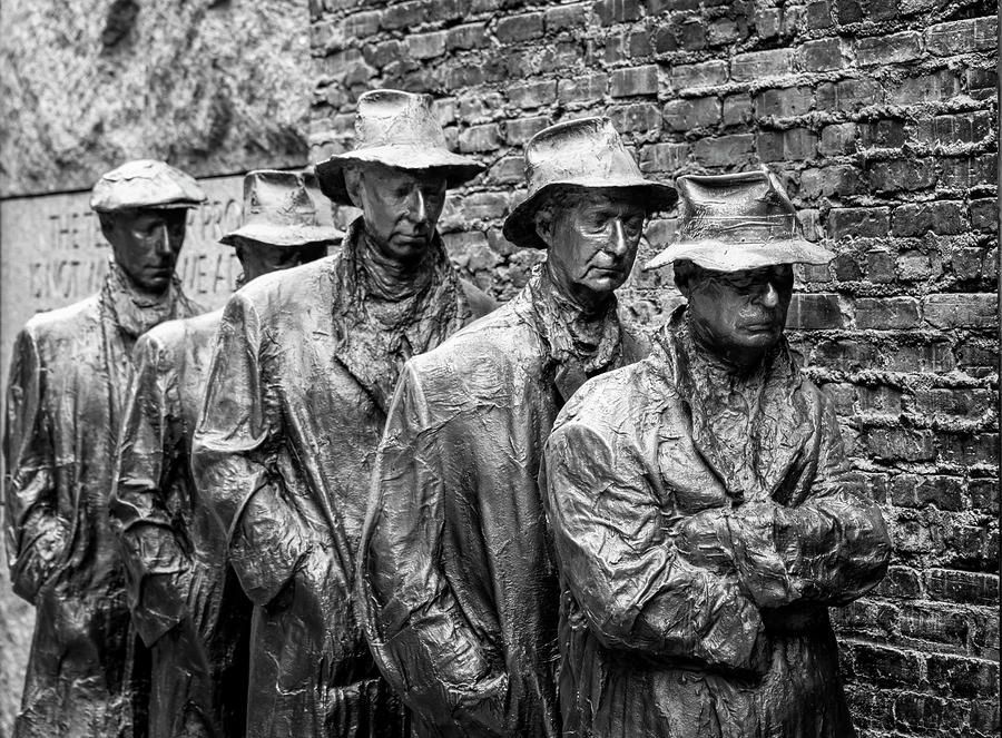 joancarroll's tweet image. The Breadline Bw Fdr Memorial Washington Dc buff.ly/2BqU9zH #breadline #WashingtonDC #blackandwhite #Blackandwhitephotos #memorial #sculpture #FDR @joancarroll