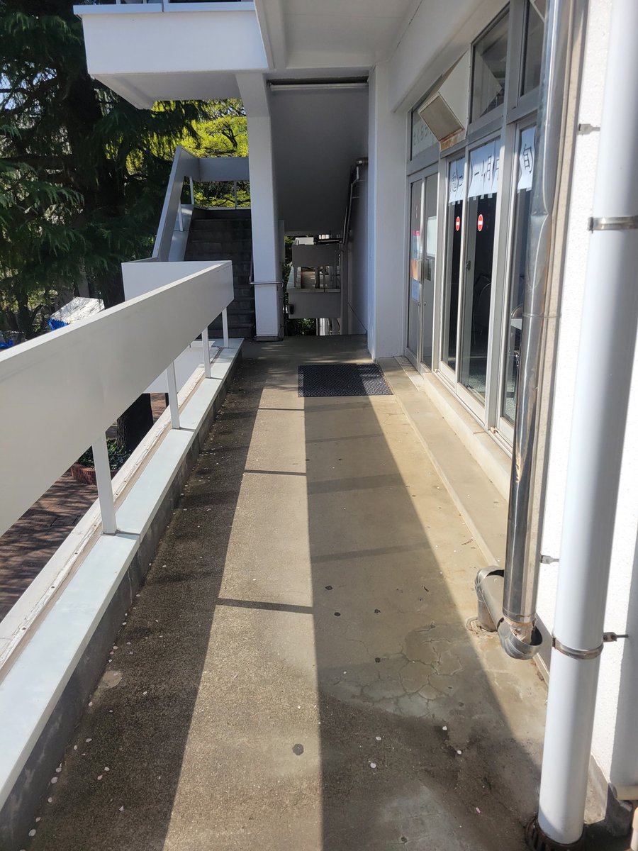 gaimas046's tweet photo. 教室までの行き方です！
①輔仁会館の
②2階にあるコンビニ
③横にあるドアを抜けて
④右側にある階段を2階分あがります。
↓続きます https://t.co/opl3mR8OFw