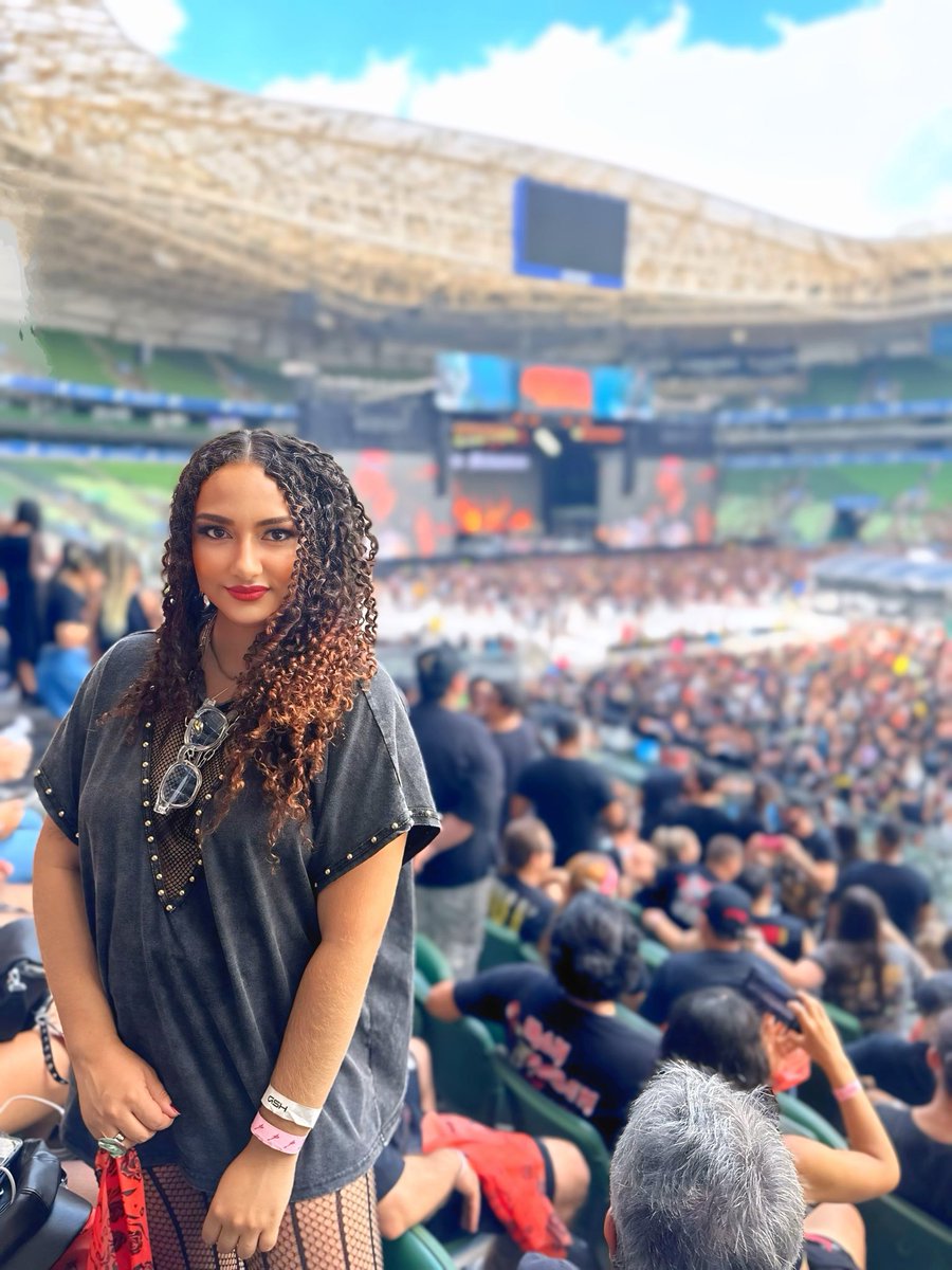 Anabia498's tweet photo. @monsterofrock @gunsnroses @Skynyrd 
Que festival incrível! https://t.co/0XP0jocmHM