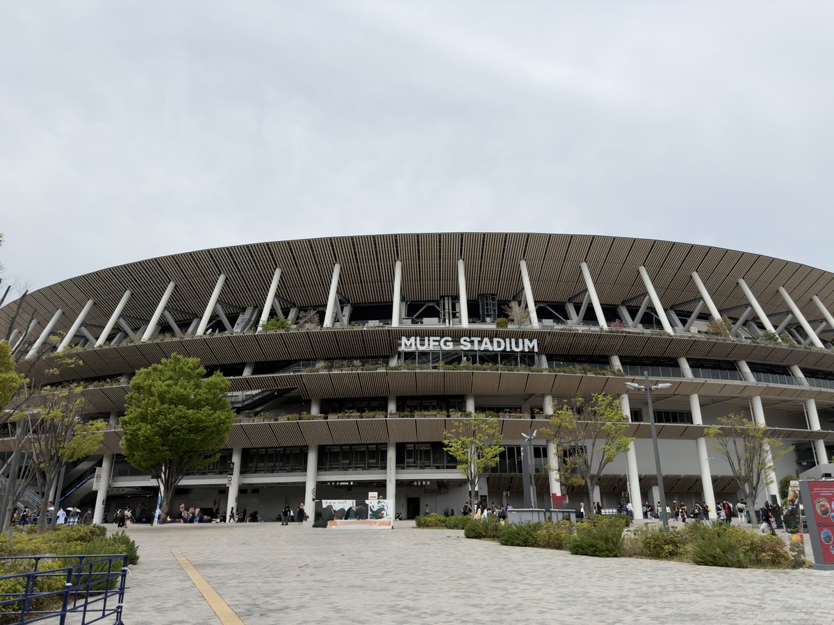 hamaaashoooo's tweet photo. 昨日は、THE MUSIC STADIUM 2026 DAY2に参戦。

良い運は続き、YOASOBI3回目の最前列参戦。周りはOORerばかりで、ワンオク初参戦でしたが、一緒に肩組んでヘドバンに参加！

目の前で、ikuraちゃんや、takaが歌ってくれることは二度とないなと思い余韻に浸る、気怠い朝を迎えてる... https://t.co/x92InkYIxL