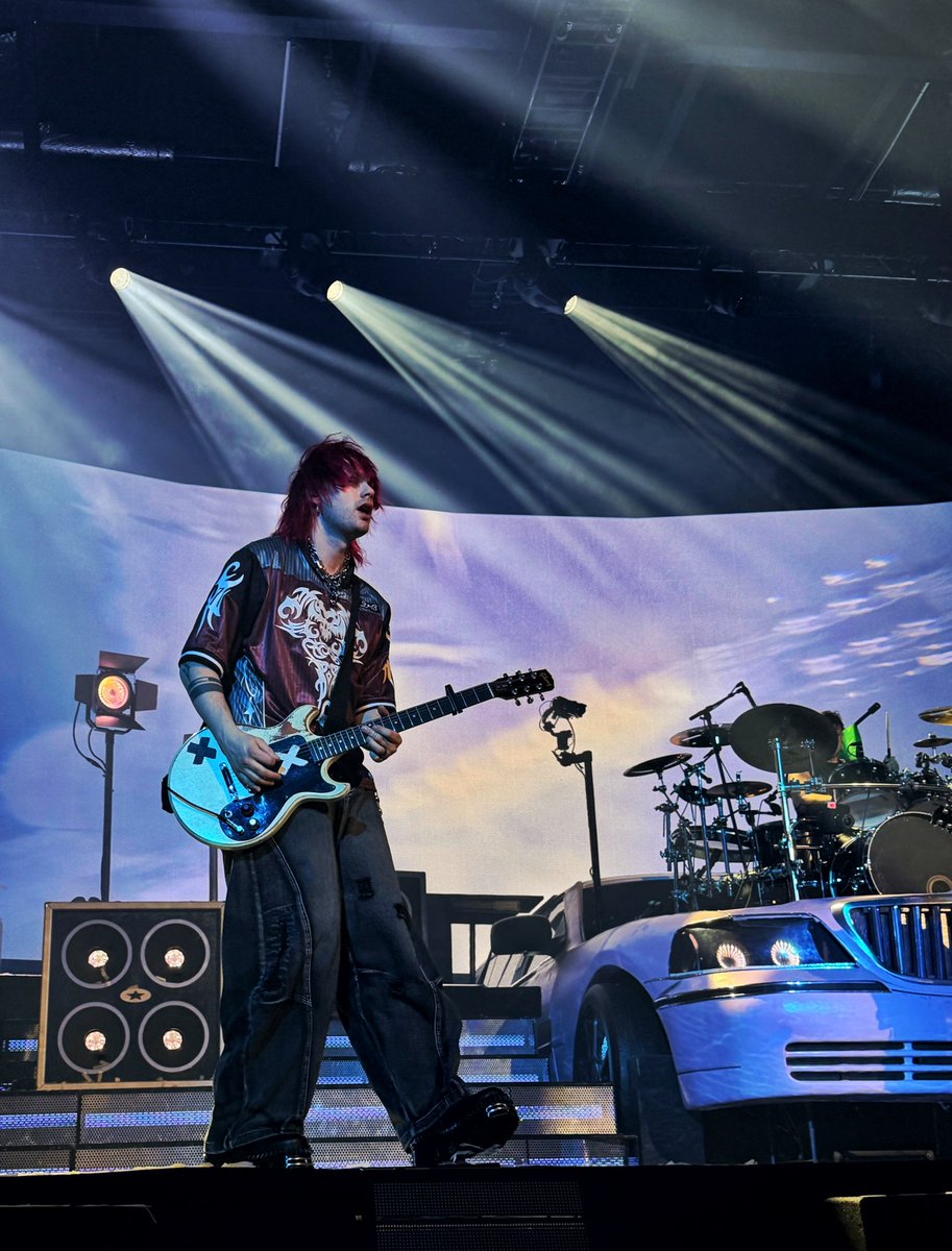 michael clifford contents ⭐️ tweet media