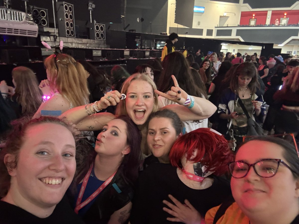 michael clifford contents ⭐️ tweet media