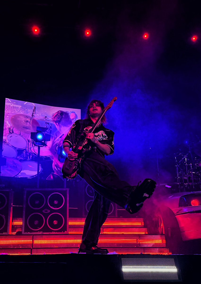 michael clifford contents ⭐️ tweet media