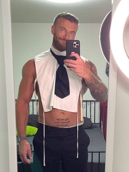 johnnybravo_bu's tweet photo. Happy Easter 🐇🖤#happyeastereveryone https://t.co/7QUG7zgOme