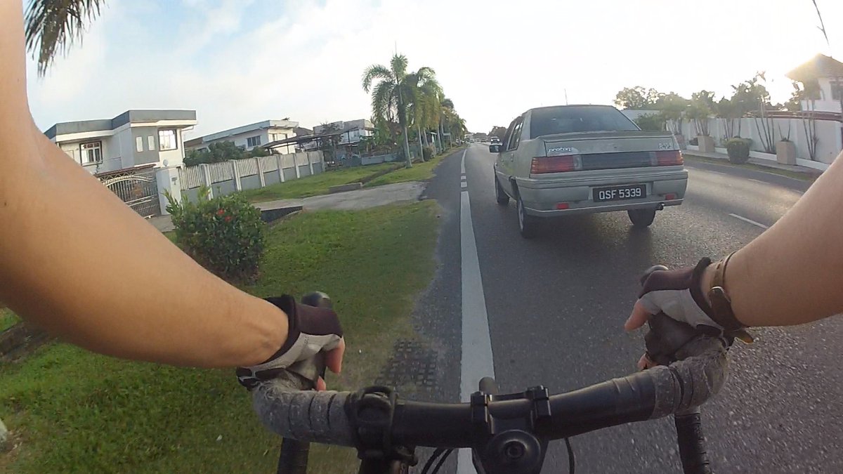 SupermotoXL's tweet photo. Monday blues morning commute. #cycling #commute #mondayvibe https://t.co/8h7uPo9We2