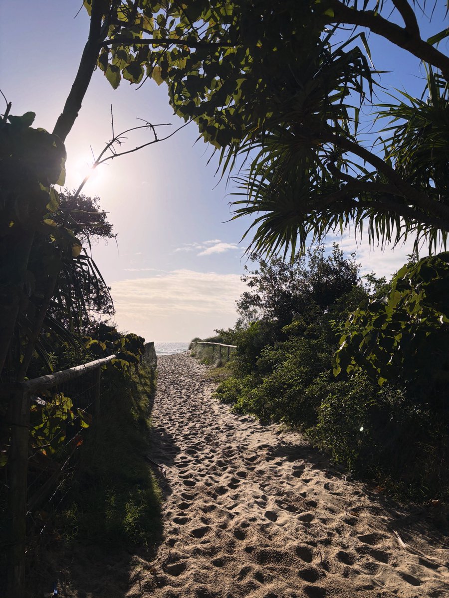 olamy's tweet photo. #beachday https://t.co/pAzvvHZjU8