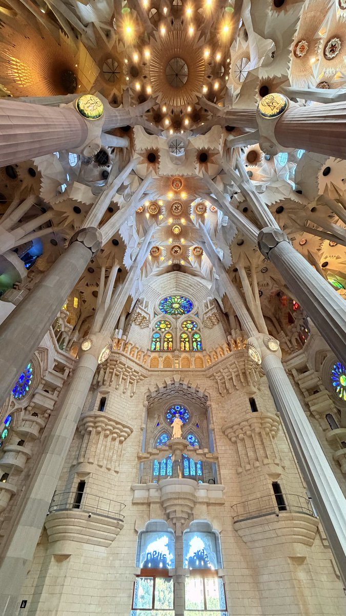 JasonXieBC's tweet photo. Happy Easter and best wishes to you and your family! From Sagrada Família in Barcelona. #happyeastereveryone https://t.co/hwQTF4MAIA