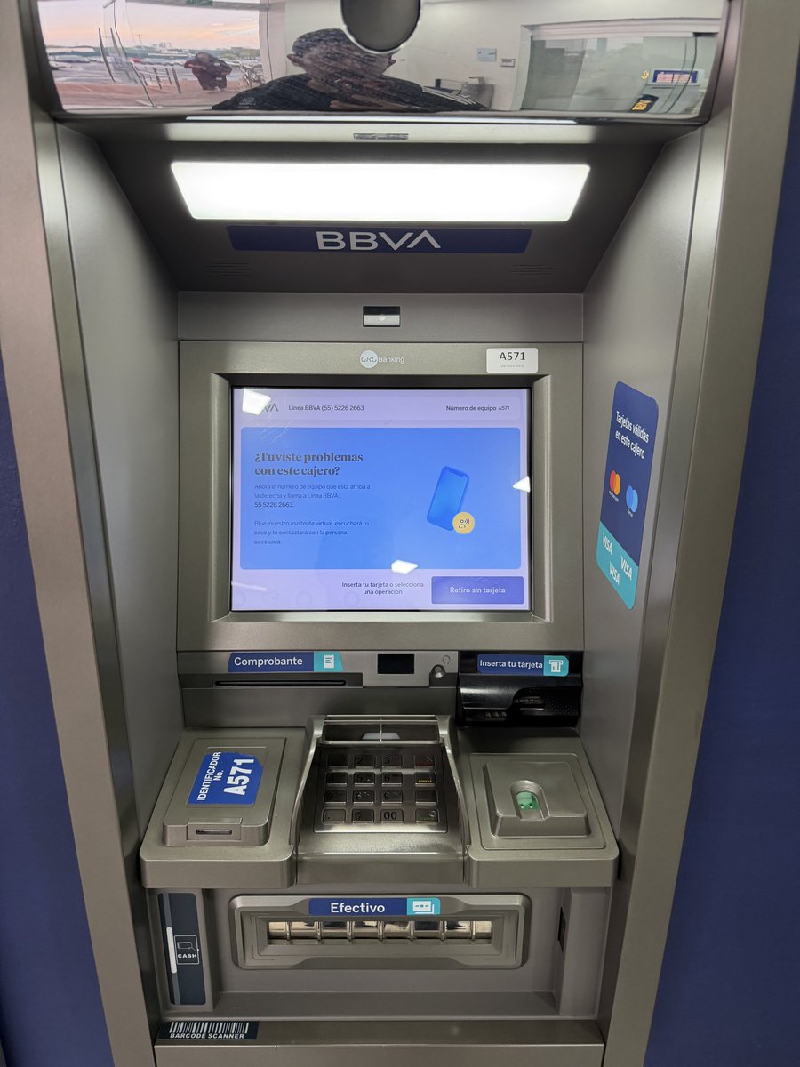 Amigos de verdad no usen BBVA, uno de sus cajeros se acaba de comer mi tarjeta crypto. <a href="/BBVA_Mex/">BBVA México</a>