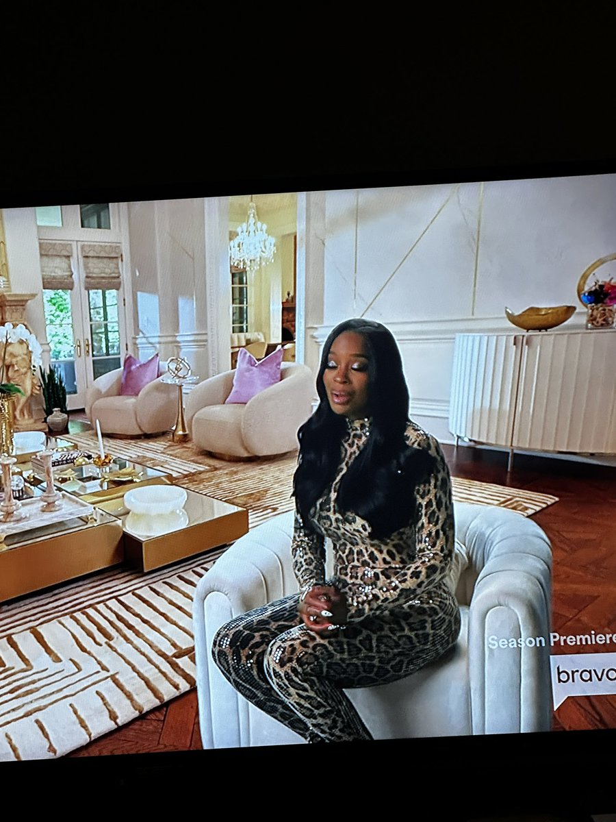 livelovesimone's tweet image. Shamea! Please stick with this look! #RHOA