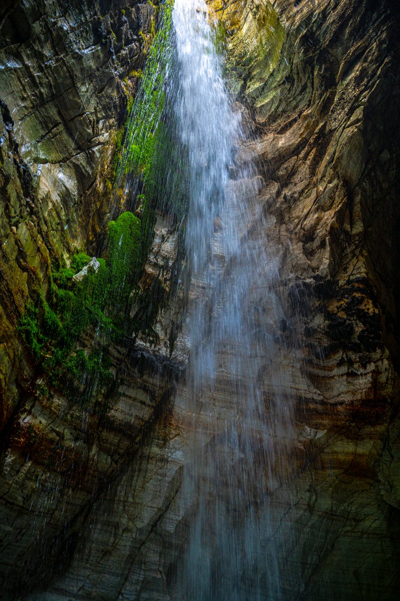 Trollkyrkja 
Snasent sted som er verdt et besøk. Lett tur i og for seg, men hodelykt og evnen til å bøye ryggen er et must for å gå inn