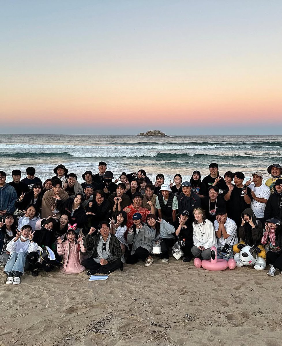 감자연구소 종영 1주년 .ᐟ
내 감자들 따뜻포슬하게 잘 지내고 있는지 
평원의 4월은 감자 파종하는 달인데 또 어떤 추억을 잔뜩 심고 있을지 ˘ ³˘ ➰ 🥔