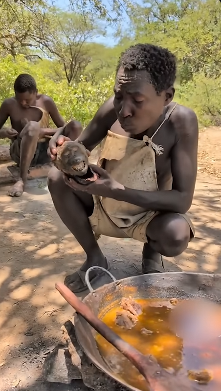 XOKAS CUCKEADO POR UN MORO tweet media