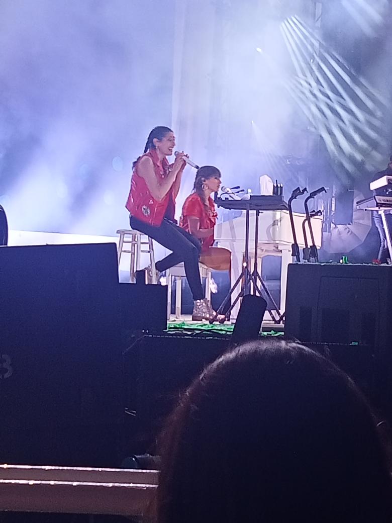 Ya extraño ir a un concierto de este par
<a href="/haashoficial/">Ha*Ash</a>