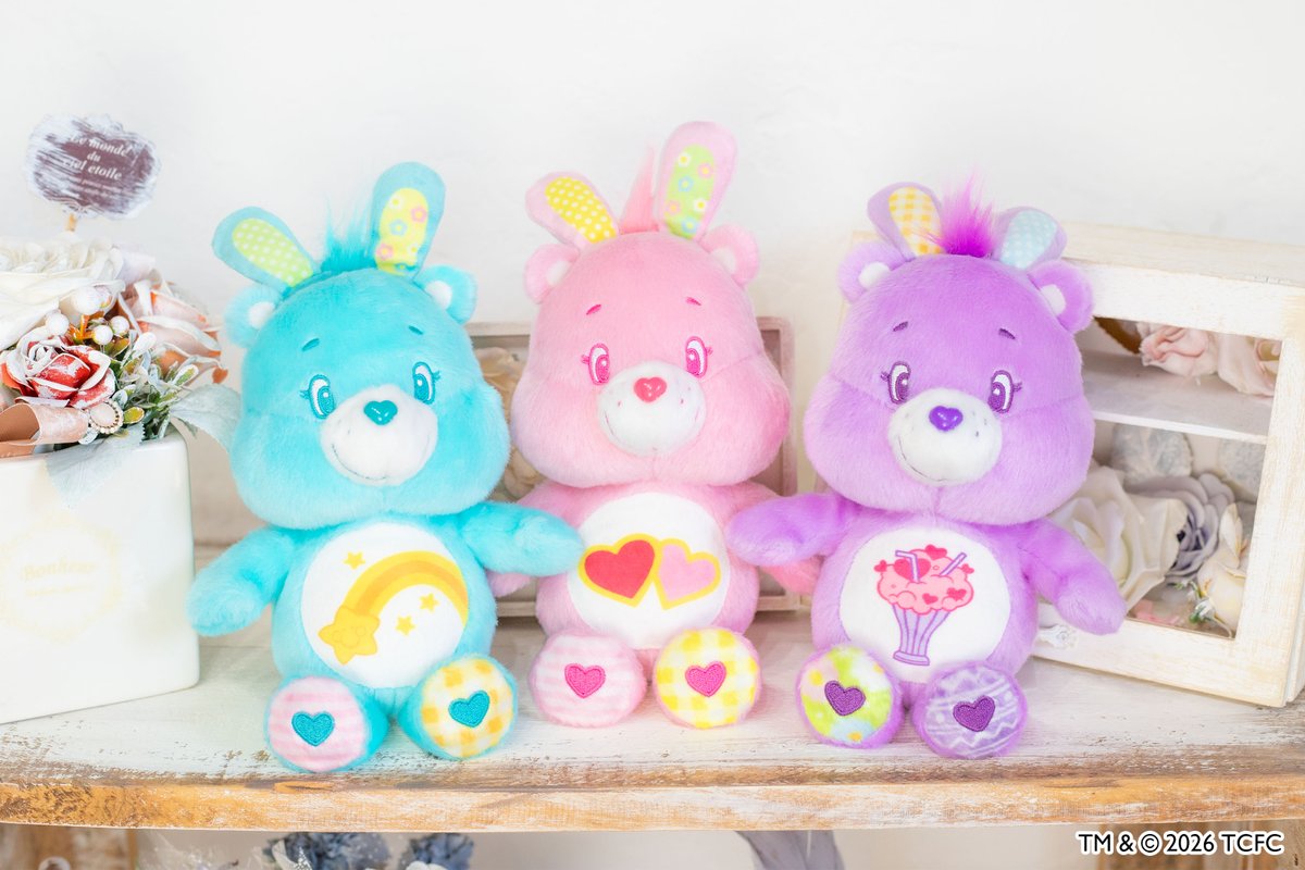 charatoru's tweet image. 🌈4月発売商品💖
【ケアベア™】
・うさぎコスチュームBIGぬいぐるみ
・うさぎコスチュームぽってりぬいぐるみ

#ケアベア より、この時期にぴったりのキュートなぬいぐるみが登場🐰🩵
ケアベアといっしょに春を楽しんでくださいね🐣
#carebears

取扱店舗はこちら
🔗sk-japan.co.jp/charatoru/char…