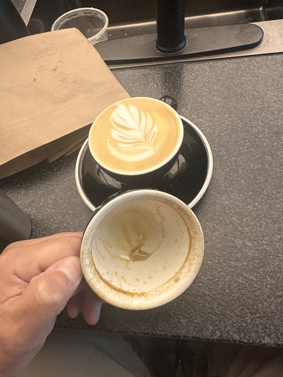 jorgerdelagala's tweet image. Este es mi mundo… #Cafe #Flatwhite
